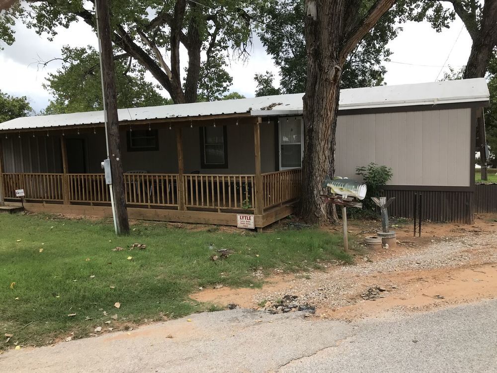 1239 Willow Beach Rd, Graford, TX 76449